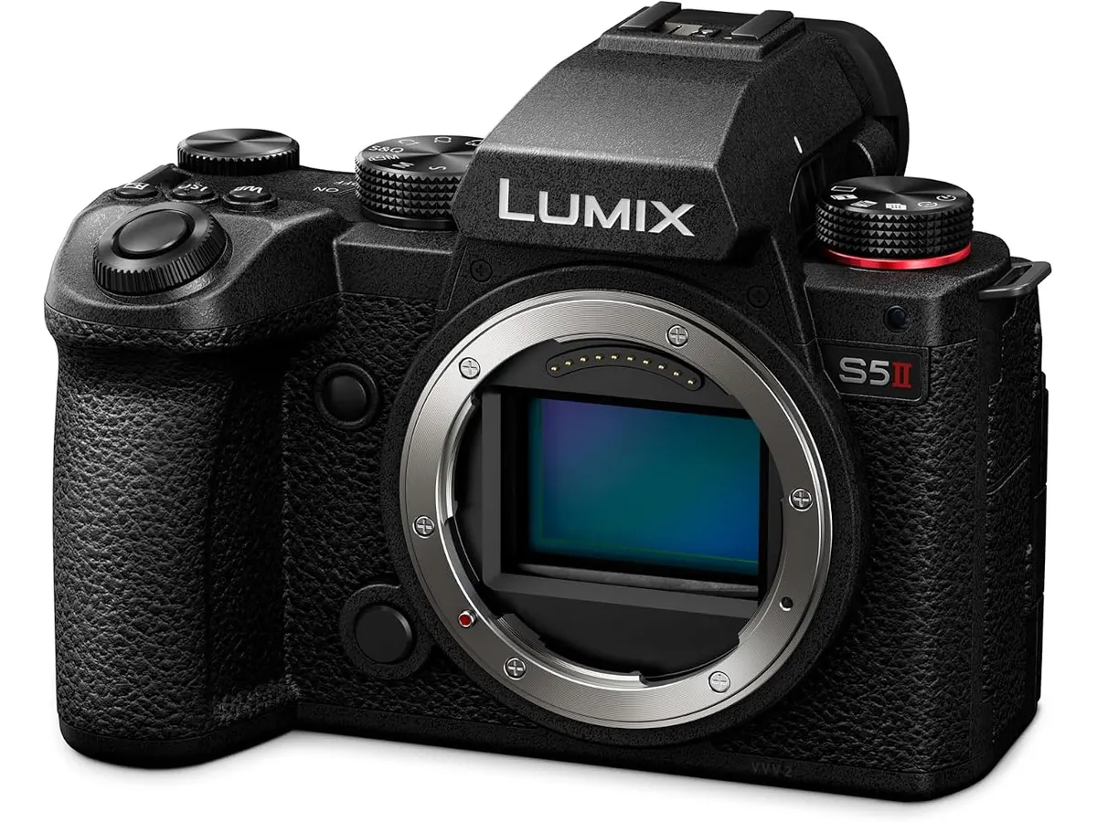 Panasonic LUMIX S5 II: Reseña de Cámara Sin Espejo